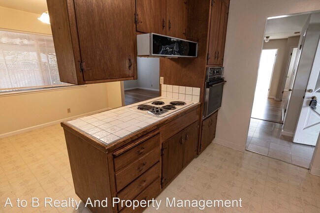 Building Photo - 4 br, 2 bath House - 1245 Nadine Dr