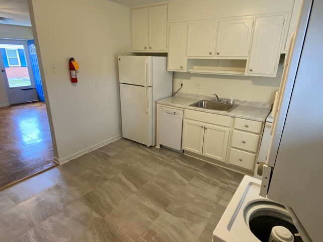 Building Photo - Apartment Near Duke West / W&D / Garden Plots