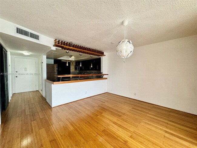 Building Photo - 1400 NE 169th St