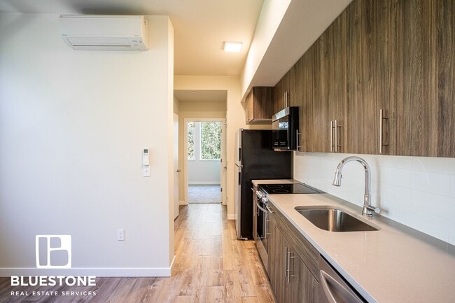 Interior Photo - The Woods On Marquam Hill