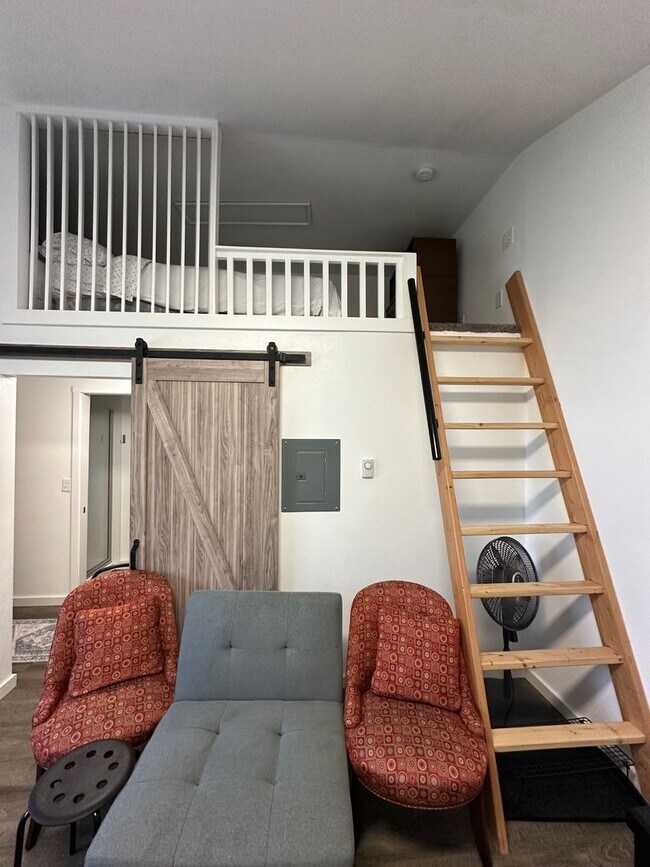 Foto del edificio - Cozy MIL with water views Camano Island with loft
