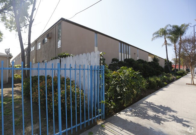 Foto del edificio - LOVELY 1BED Near Valley College! -- GREAT ...