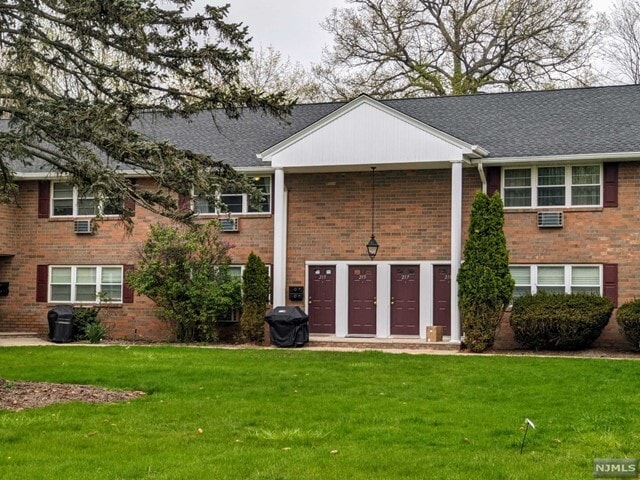 Primary Photo - 213 N Maple Ave