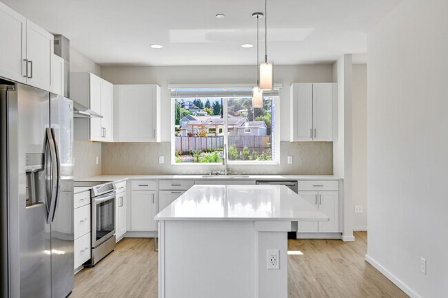 Foto del edificio - 4 Bed 3 Bath Townhouse for Rent!