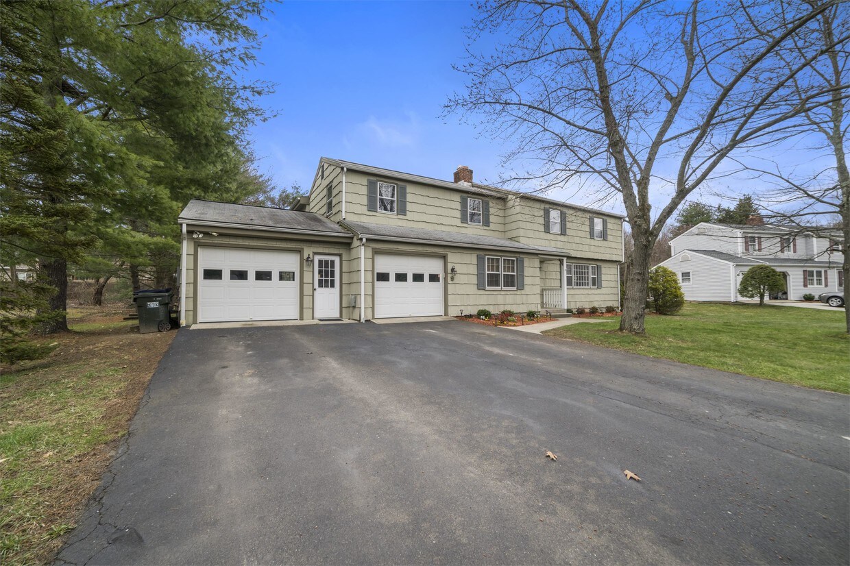 Primary Photo - 9 N Hearthstone Dr