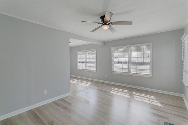 Foto del edificio - 167 Potter Dr