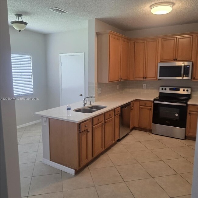 Building Photo - 4730 Lago Vista Dr