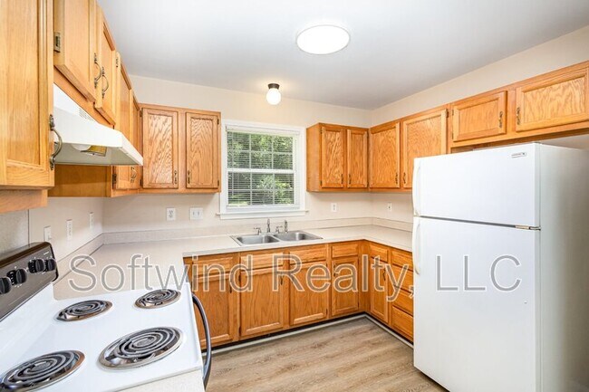 Building Photo - 1338 Hillside Dr