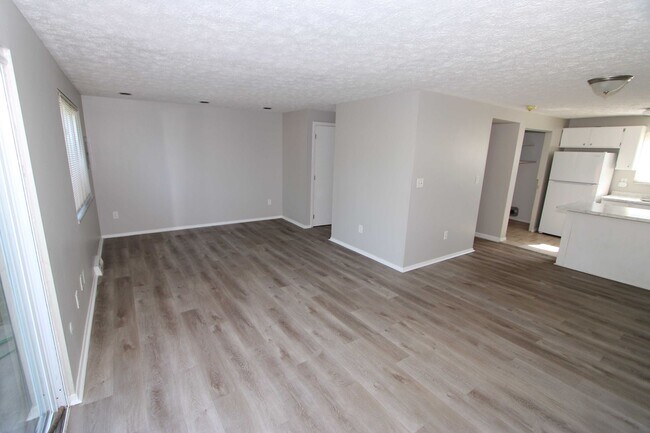 Building Photo - Beautiful 3 Bedroom 1 and a Half Bath Home