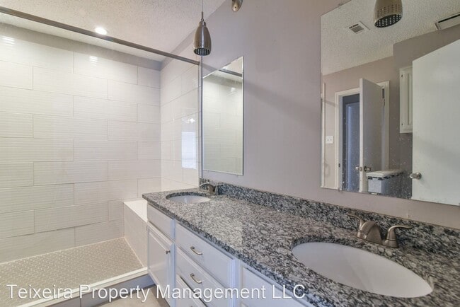 Building Photo - 2 br, 1 bath House - 1906 Emerald Pl #1214