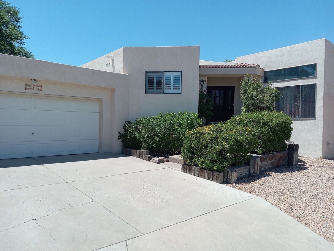 Primary Photo - STUNNING HOME IN THE BEAUTIFUL CITY OF ALB...