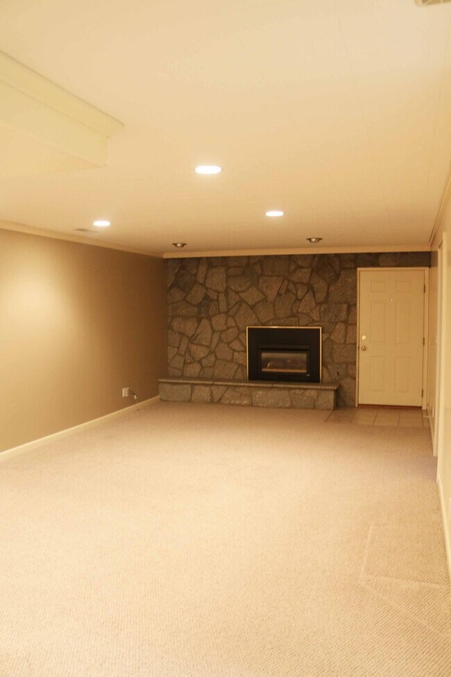 Foto del edificio - Sandy home for rent(basement only)