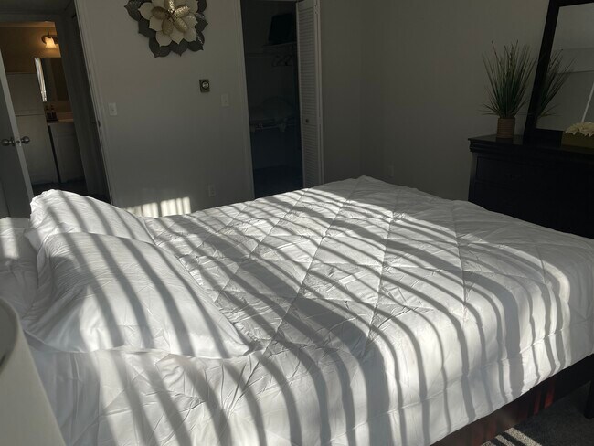 Foto del edificio - 7249 N Lakeside Ct