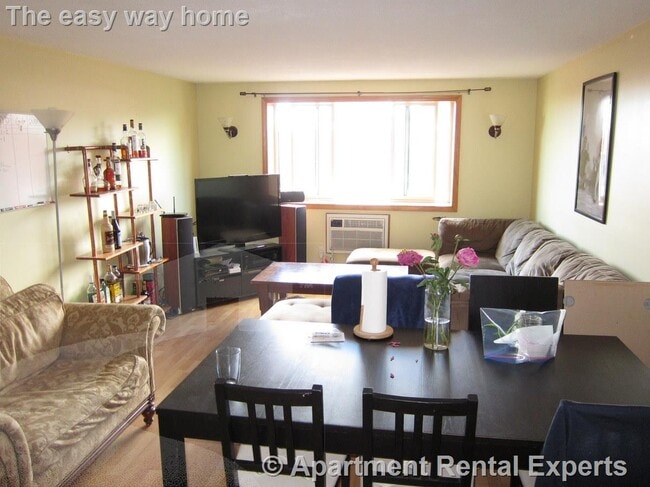 Building Photo - 94 Beacon St