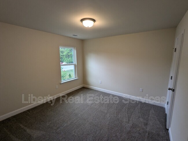 Foto del edificio - 732 Mill Creek Cir