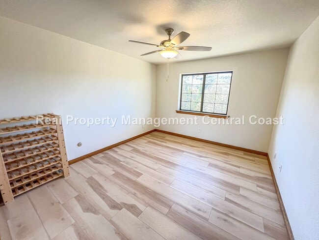 Building Photo - LEASE PENDING -  Home in Atascadero - 4 Be...
