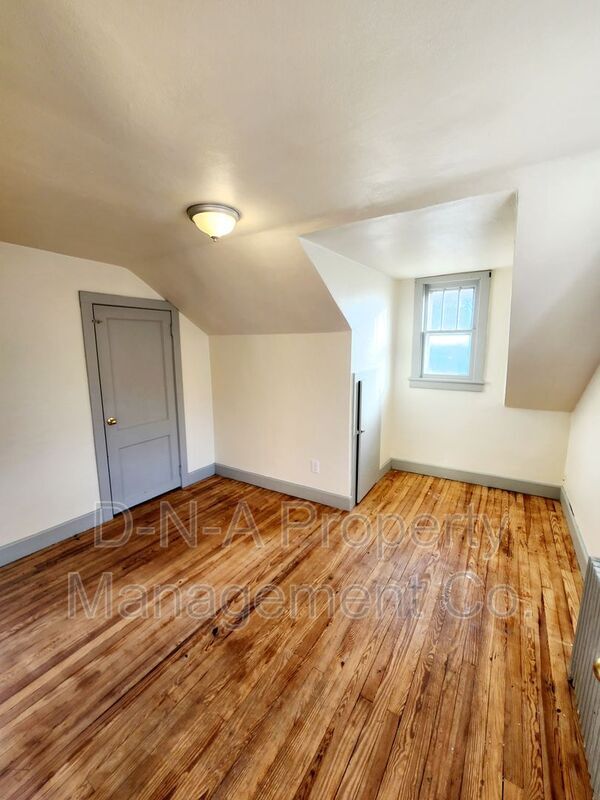 Building Photo - 143 Leafy Greene St.