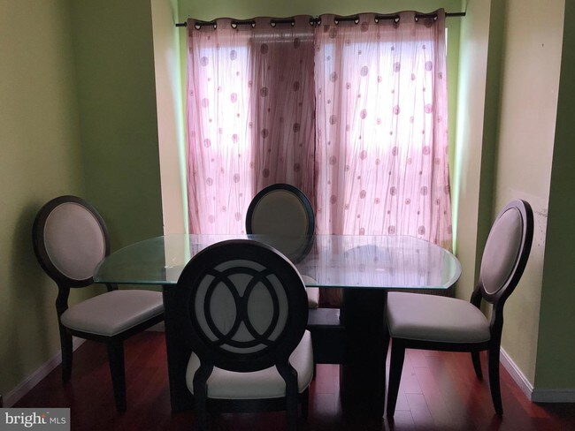 Foto del edificio - 6081 64th Ave