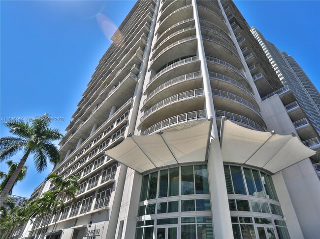 Foto del edificio - 690 SW 1st Ct