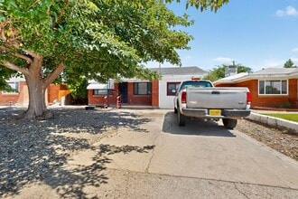 Building Photo - 1012 San Pedro Dr SE