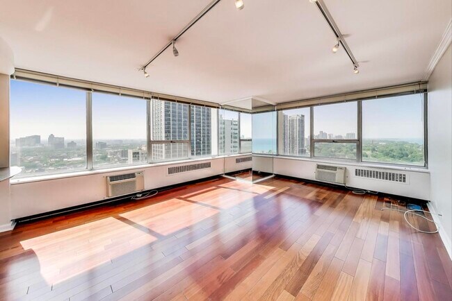 Foto del edificio - 70 W Burton Pl