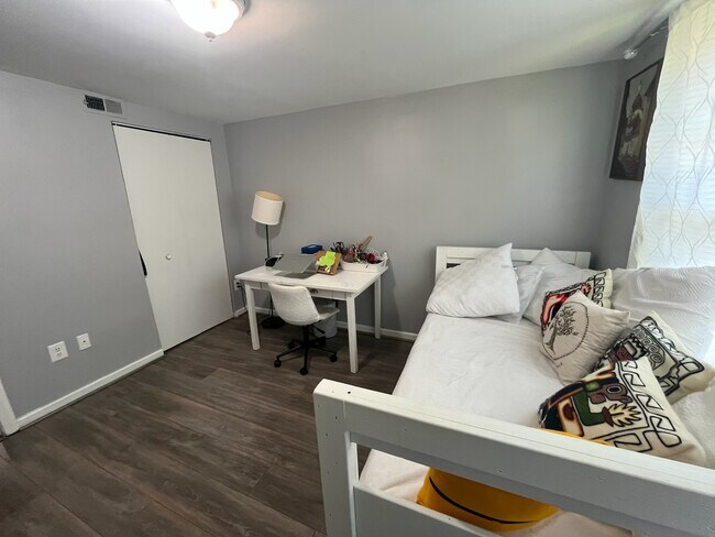 Foto del edificio - 708 S Arlington Mill Dr