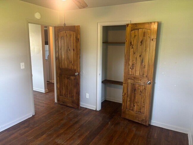 Building Photo - 2 Bedroom 1 Bath Home Minutes from Uptown Charlotte