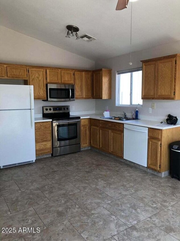 Building Photo - 14283 S Tampico Rd