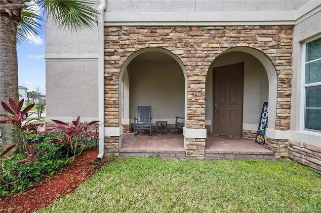 Building Photo - 1813 NW Cataluna Cir