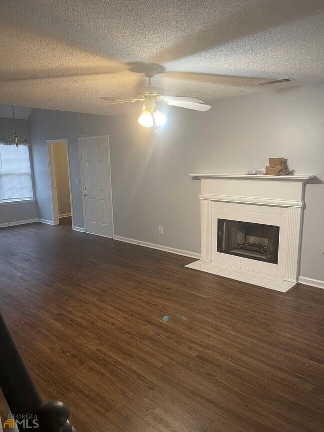 Building Photo - 10852 Knotty Pine Pl