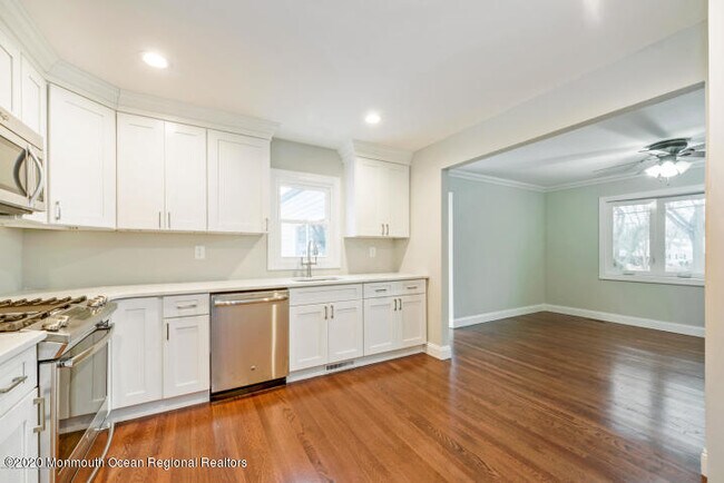 Building Photo - 621 Sumner Ave