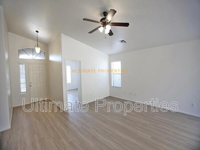 Foto del edificio - 12418 W Yuma St