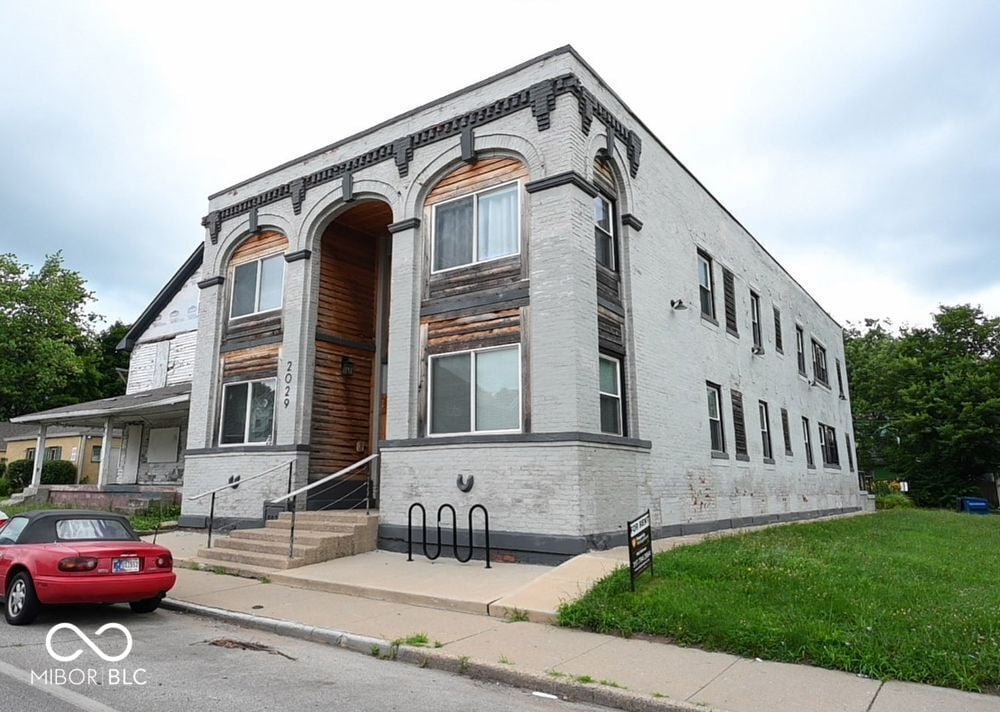 Primary Photo - 2029 N College Ave