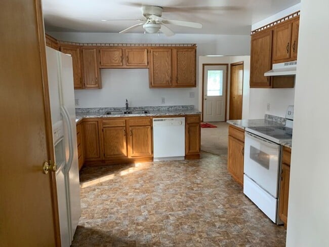 Building Photo - Nice 2 Bedroom Ranch