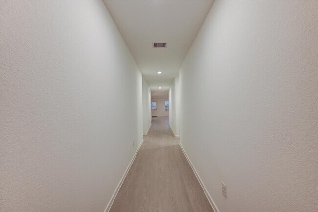 Building Photo - 1610 Birch Wood Dr