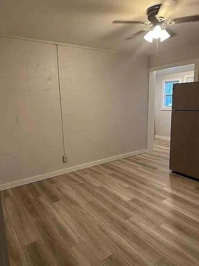 Building Photo - 206 Smith St NE