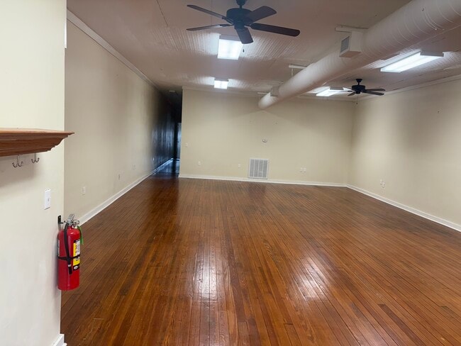 Building Photo - 106 W 7th St