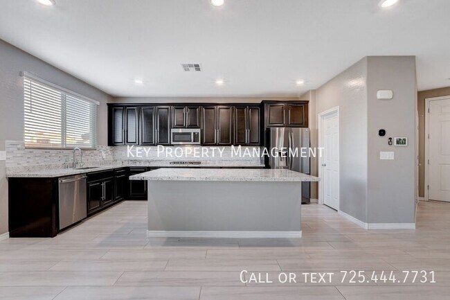 Foto del edificio - GORGEOUS 4 BEDROOM 3 BATH HOME W/ SPECTACU...