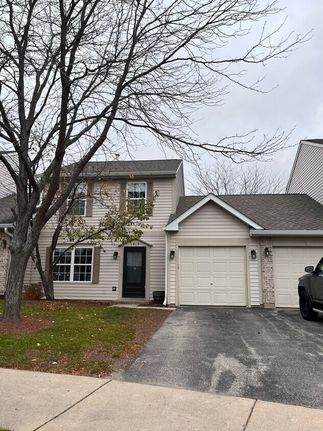 1215 N Village Dr, Round Lake Beach, IL 60073 Townhome Rentals in