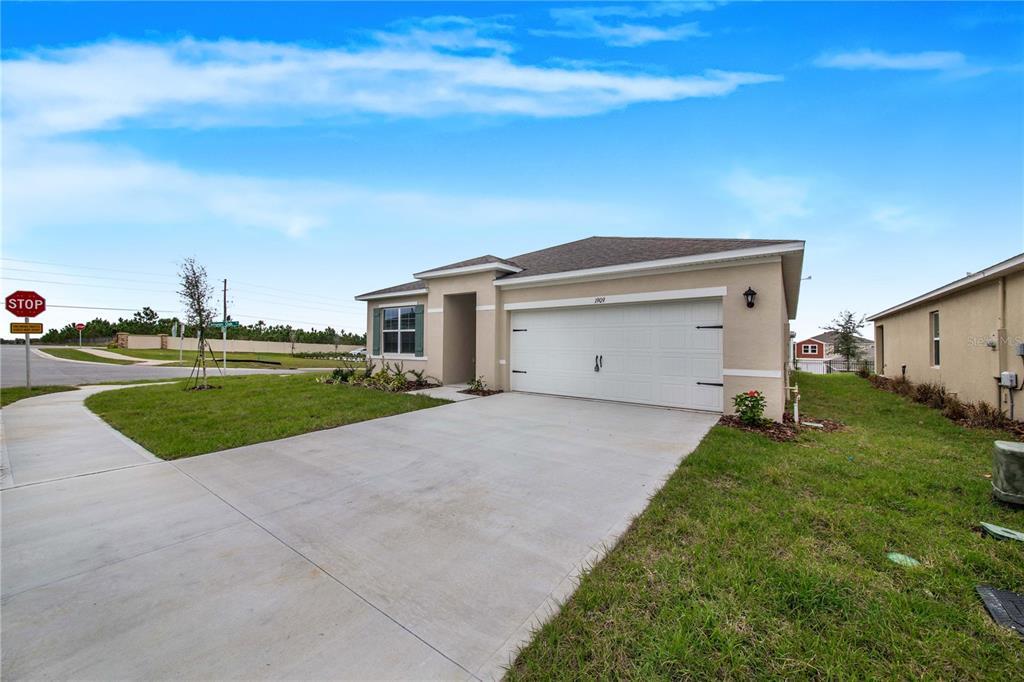 Foto principal - 1909 Chickasaw Blvd