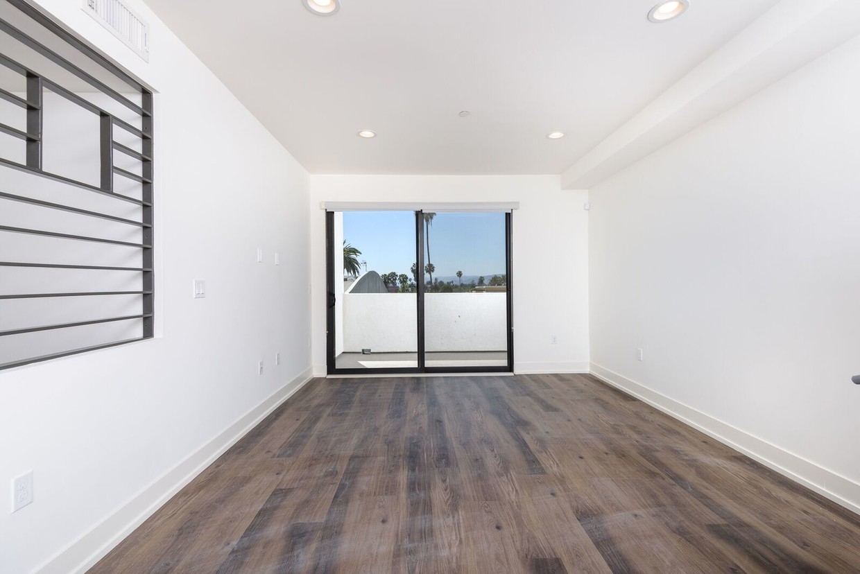 Foto principal - 807 N Hudson Ave