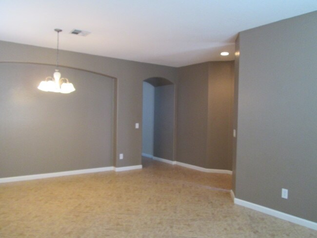 Building Photo - 4622 W Donner Dr