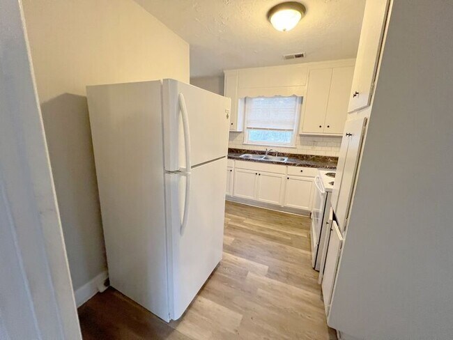 Foto del edificio - 428 13th Ct NW