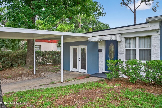 Foto del edificio - 6190 Mercer Cir E
