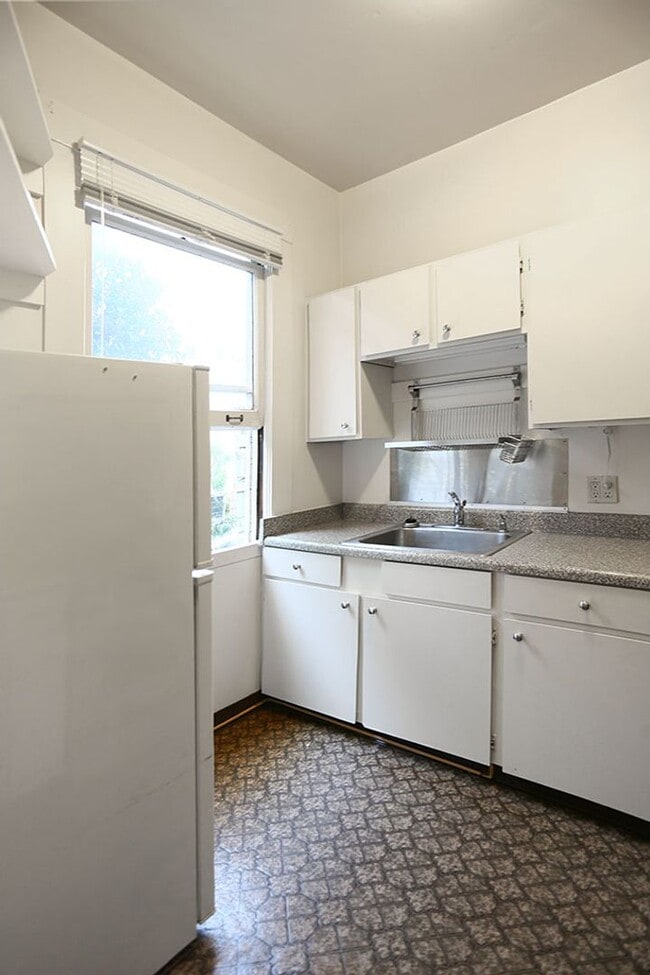 Foto del edificio - OPEN HOUSE: Thursday (8/14) 6:30pm-7:00pm....