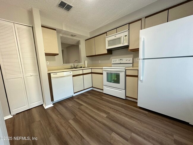 Building Photo - 7042 Prestwick Cir S