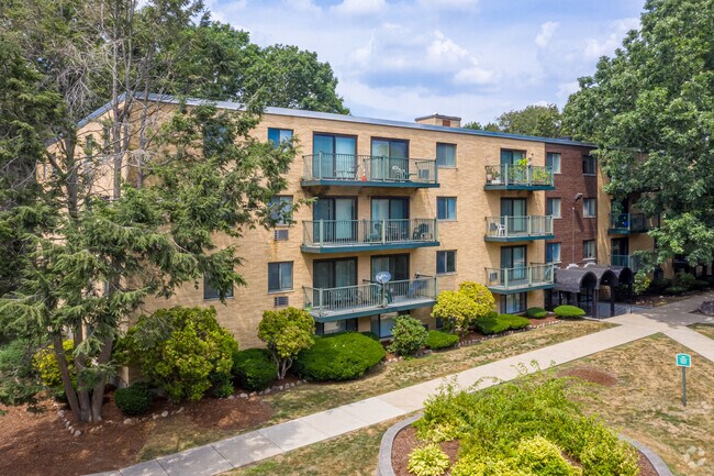 Apartamentos Soma - Fairlawn Estates at the T
