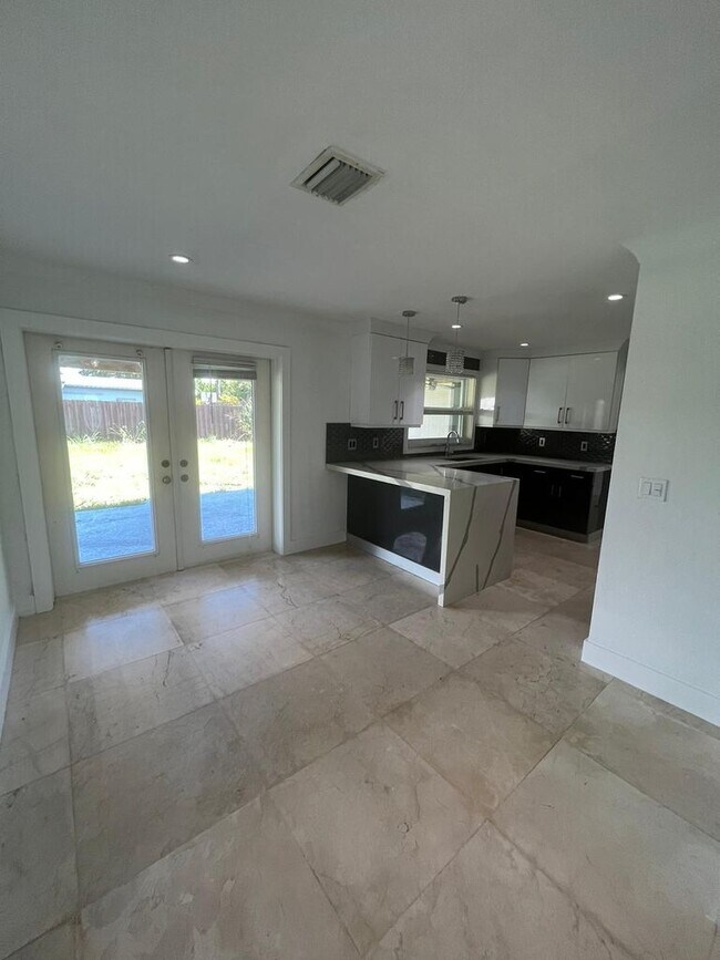 Building Photo - 5071 Palo Verde Plz