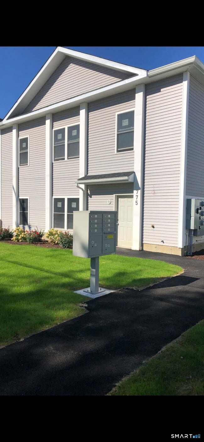 Building Photo - 775 Main St