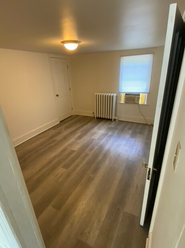 Foto del edificio - 409 Farnsworth Avenue